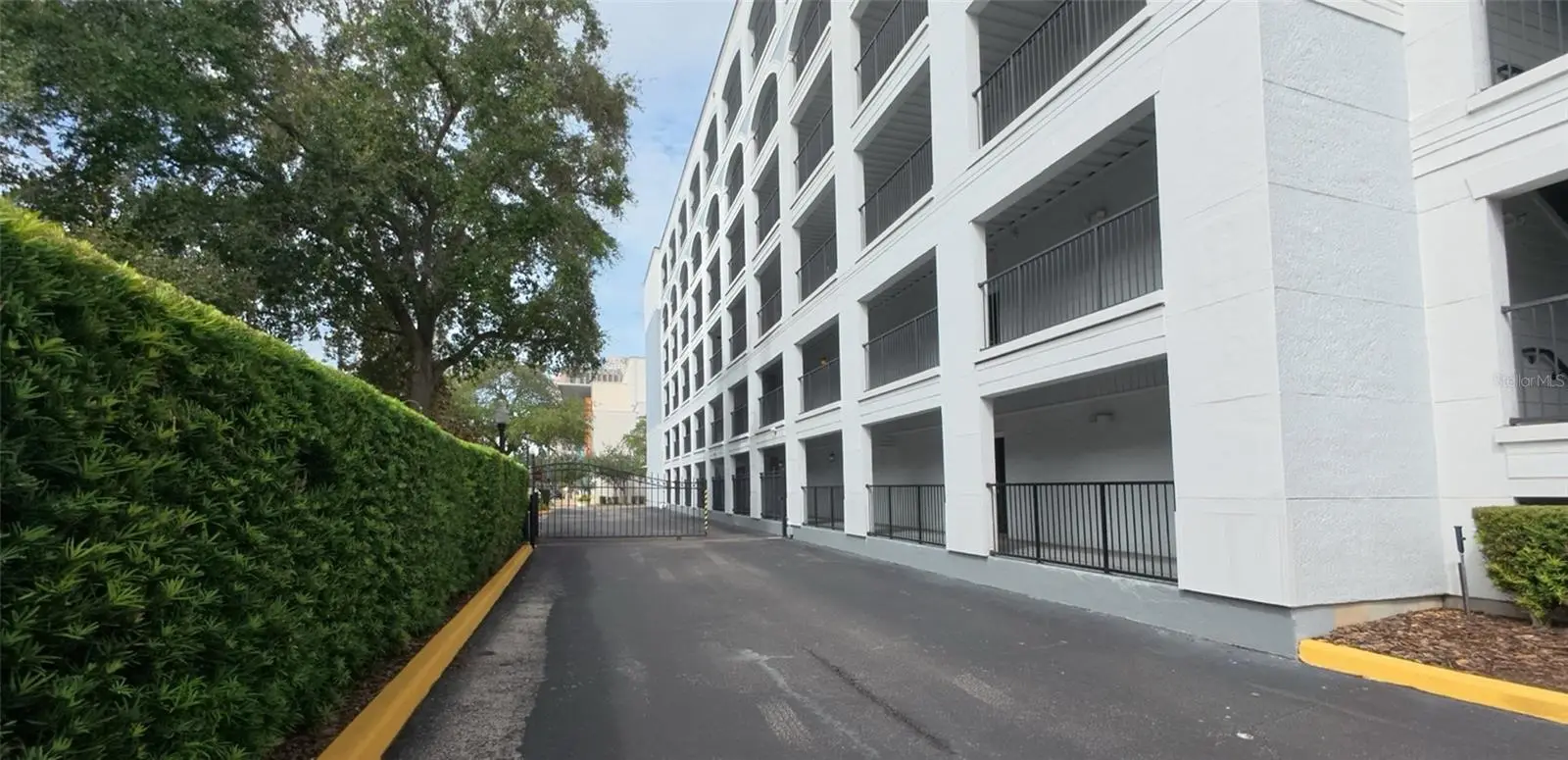300 E South St, FL