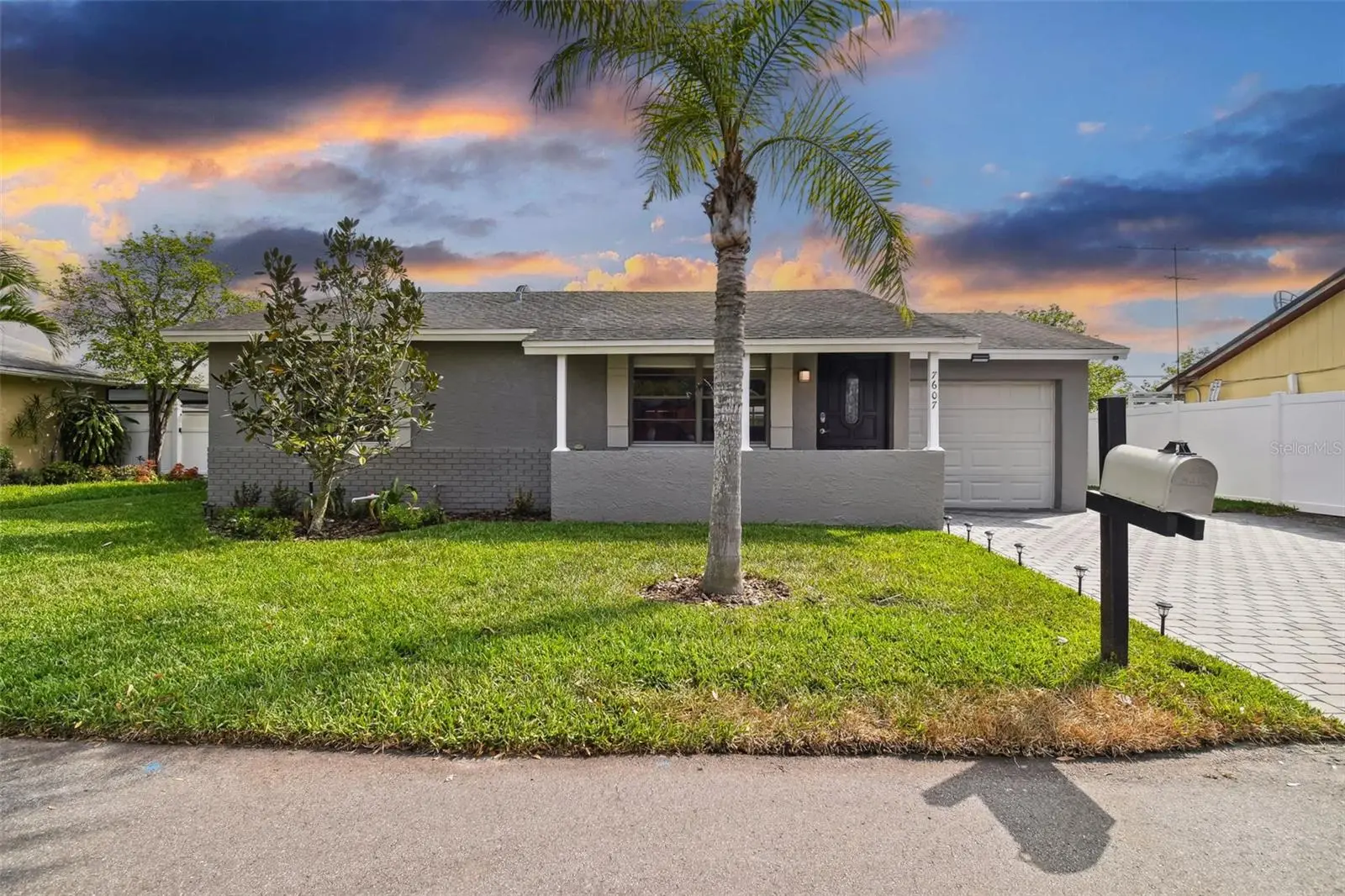 7607 Woodland Oaks Court, FL