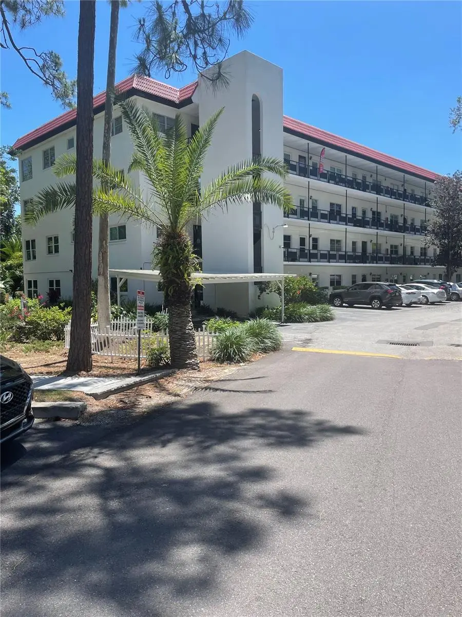 200 El Camino Drive, FL