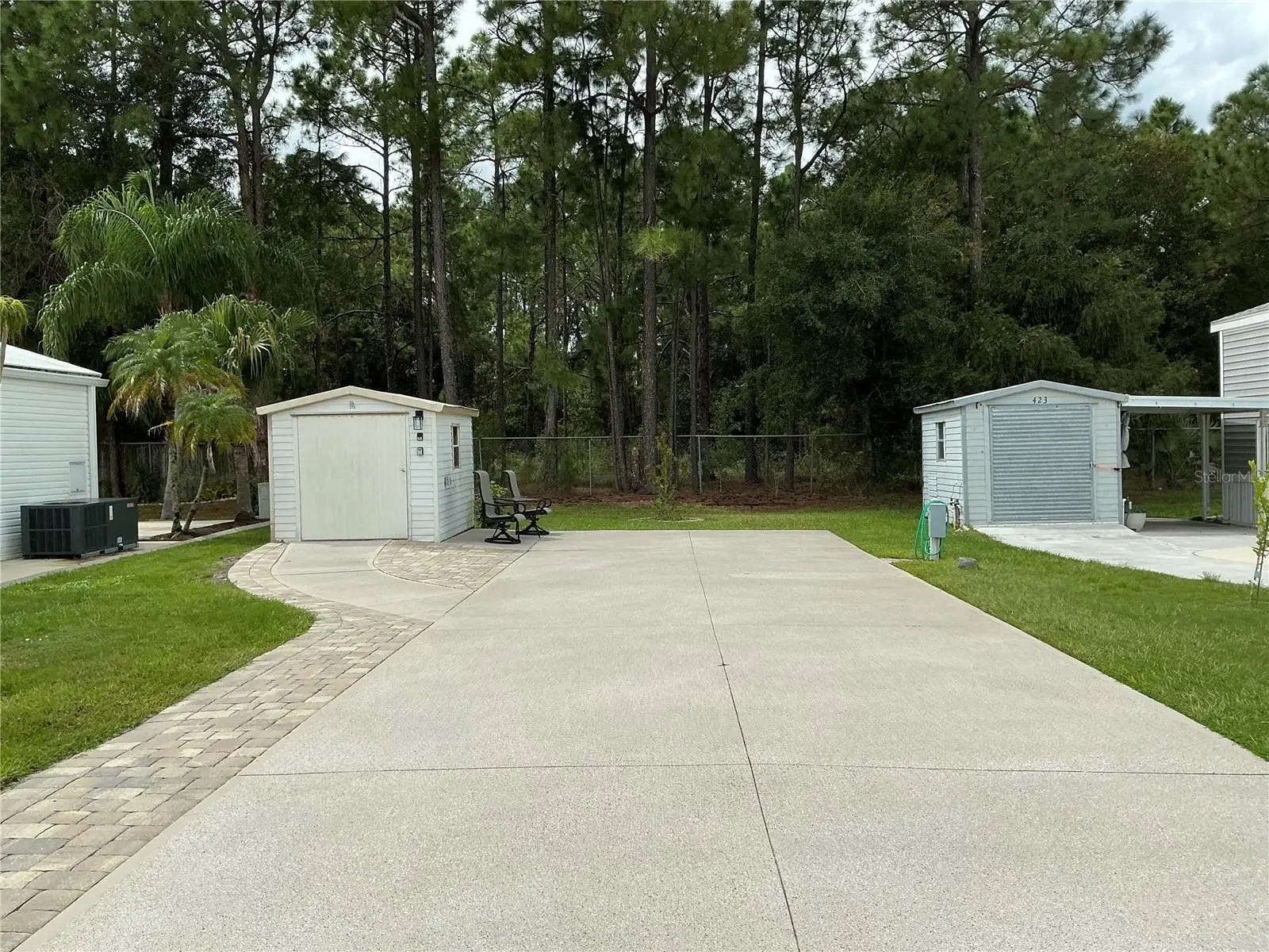 427 Pine Loop, FL