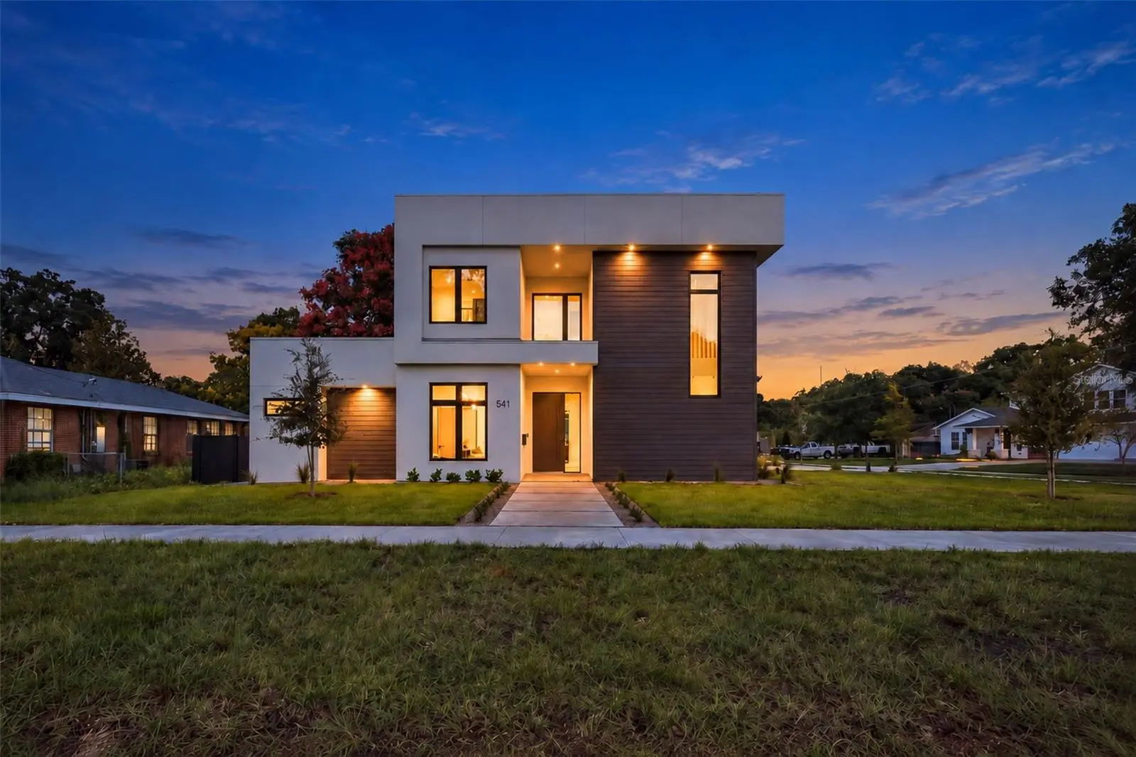 541 Buckminster Circle, FL