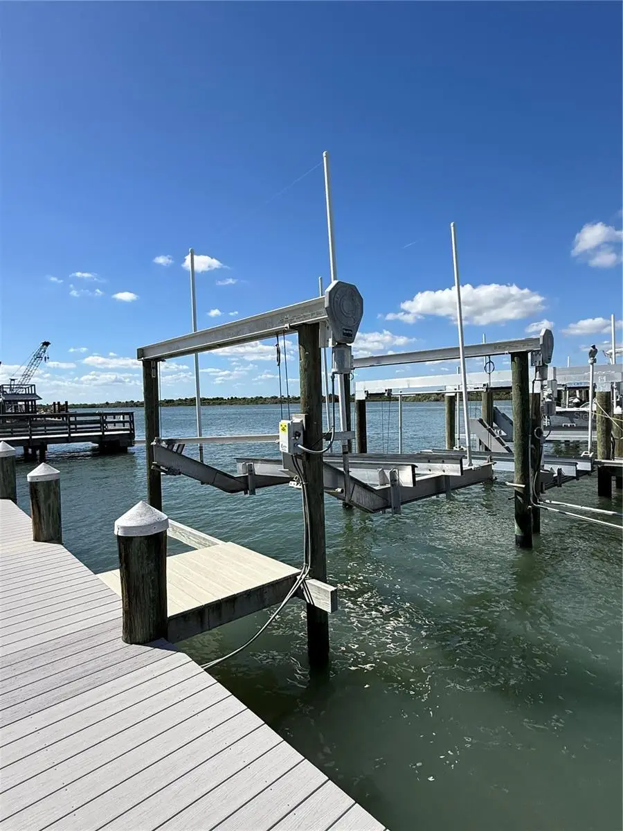 2700 Peninsula Avenue, FL