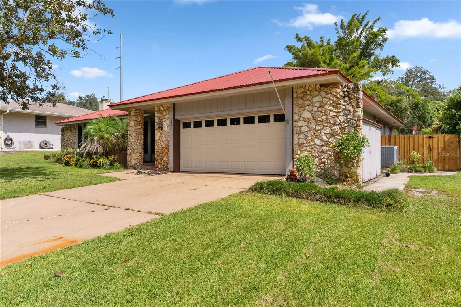 991 Rolling Oaks Cove, FL