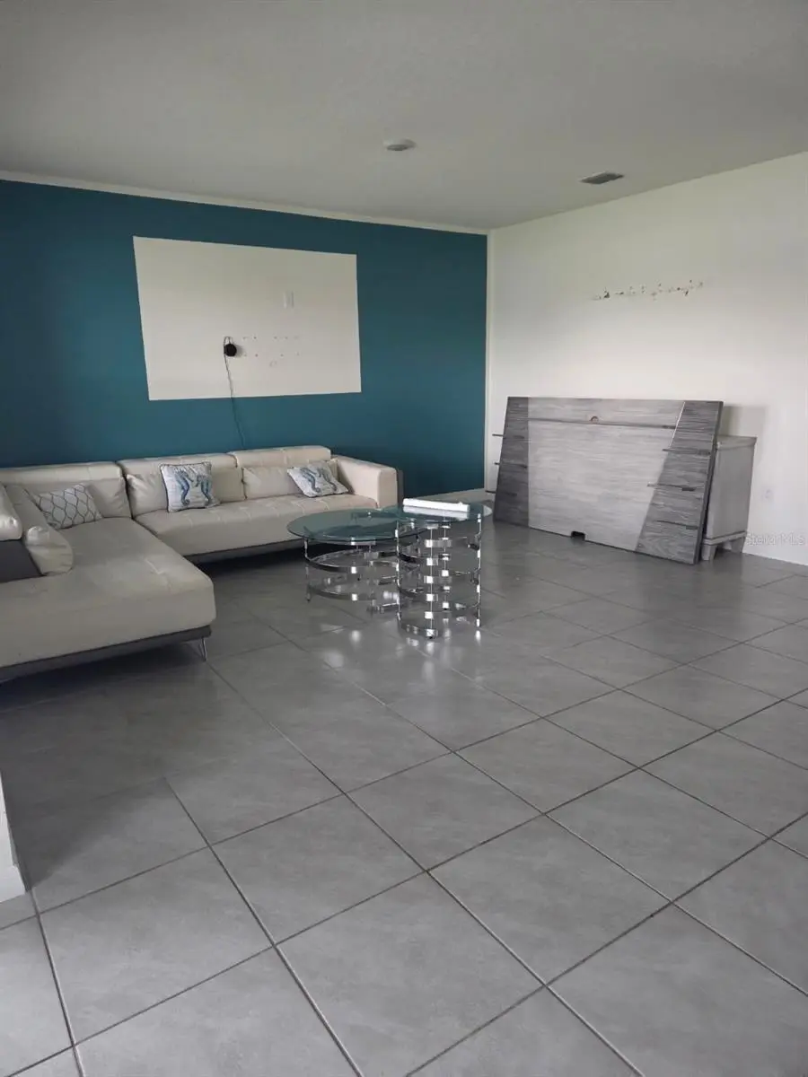 1686 Park Side Avenue, FL