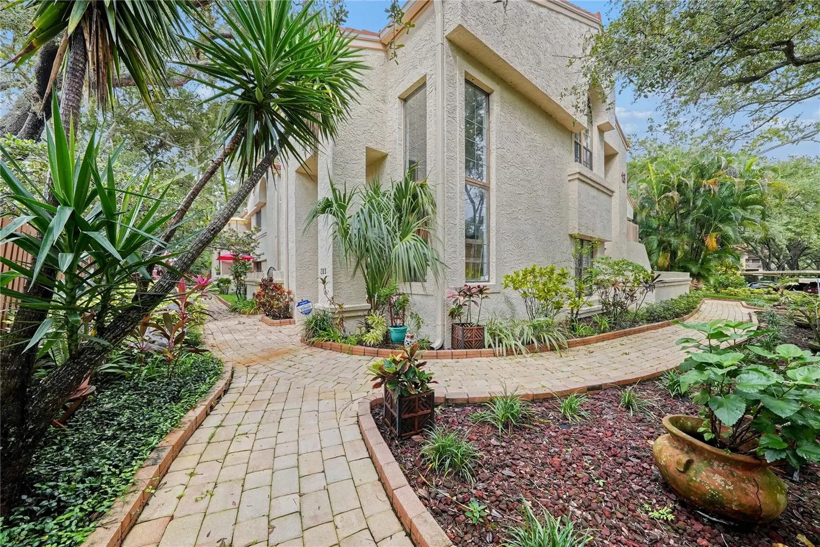 203 Los Prados Drive, FL