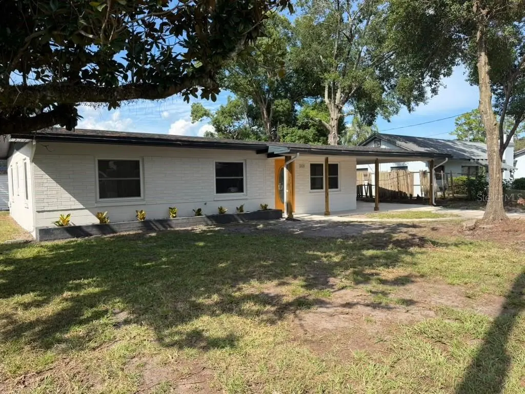 209 Plaza Oval, FL