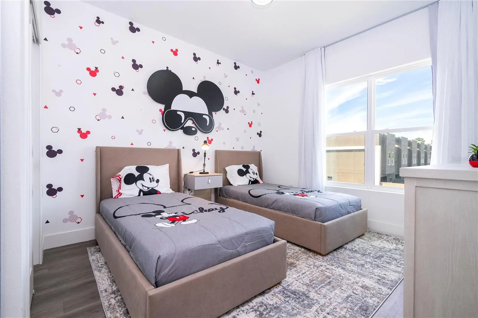 2591 Santorini Divide, FL