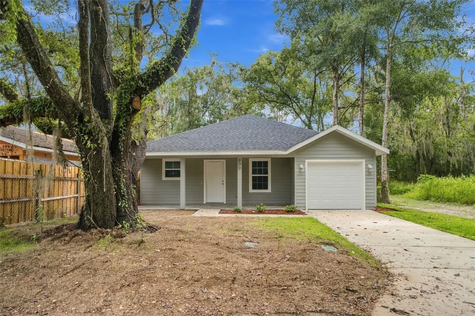 909 18th Terrace, FL