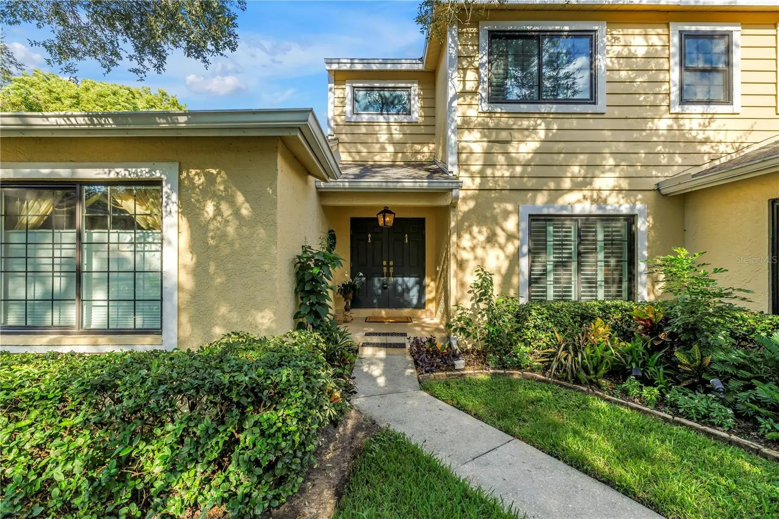 868 Glades Court, FL
