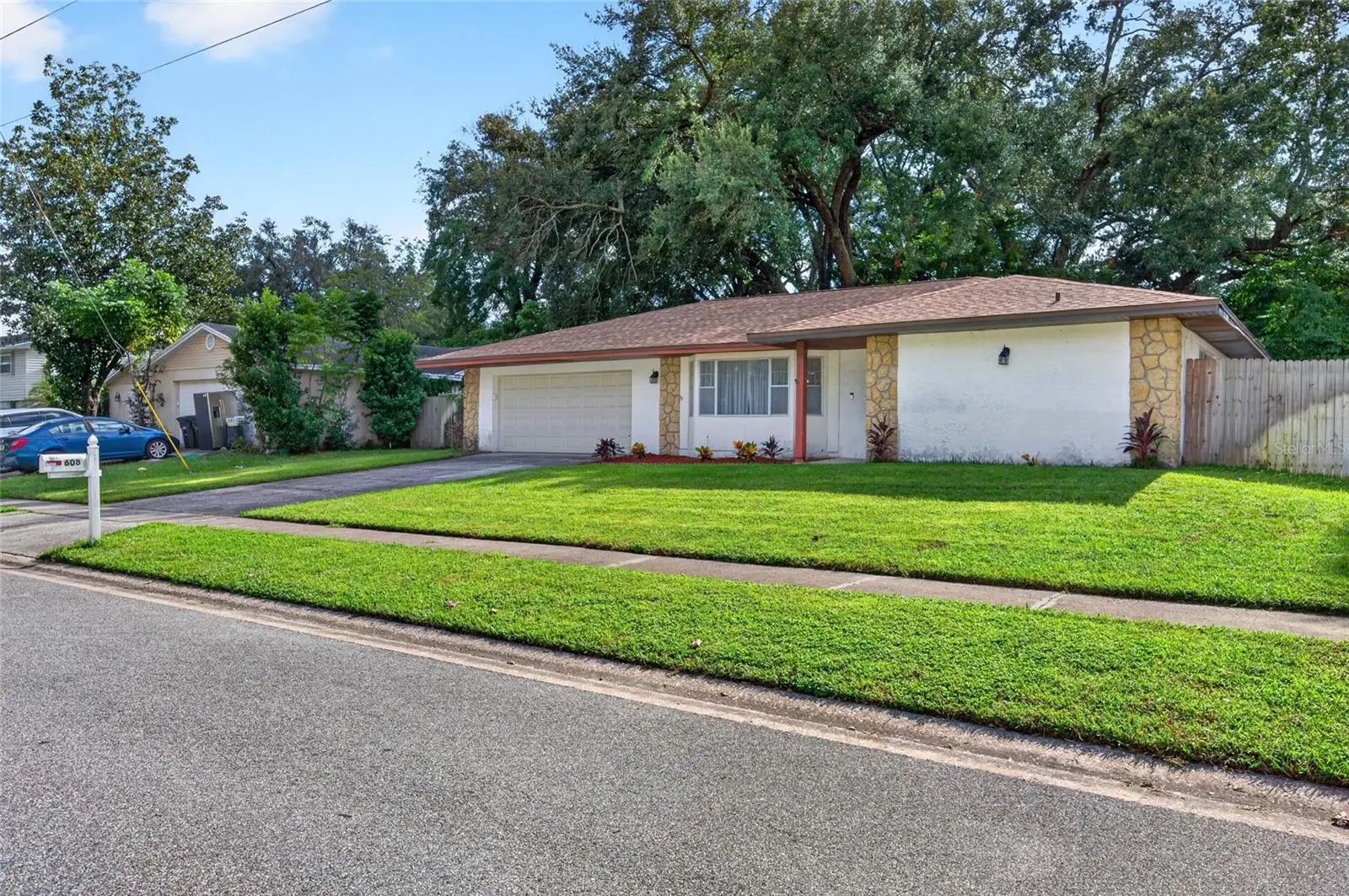 608 Parkwood Avenue, FL