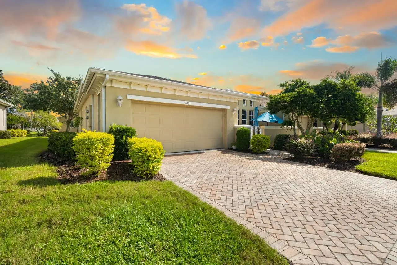 1009 Chelsea Greens Court, FL