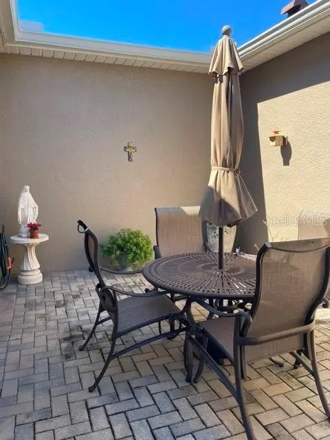 558 Shining Armor Lane, FL