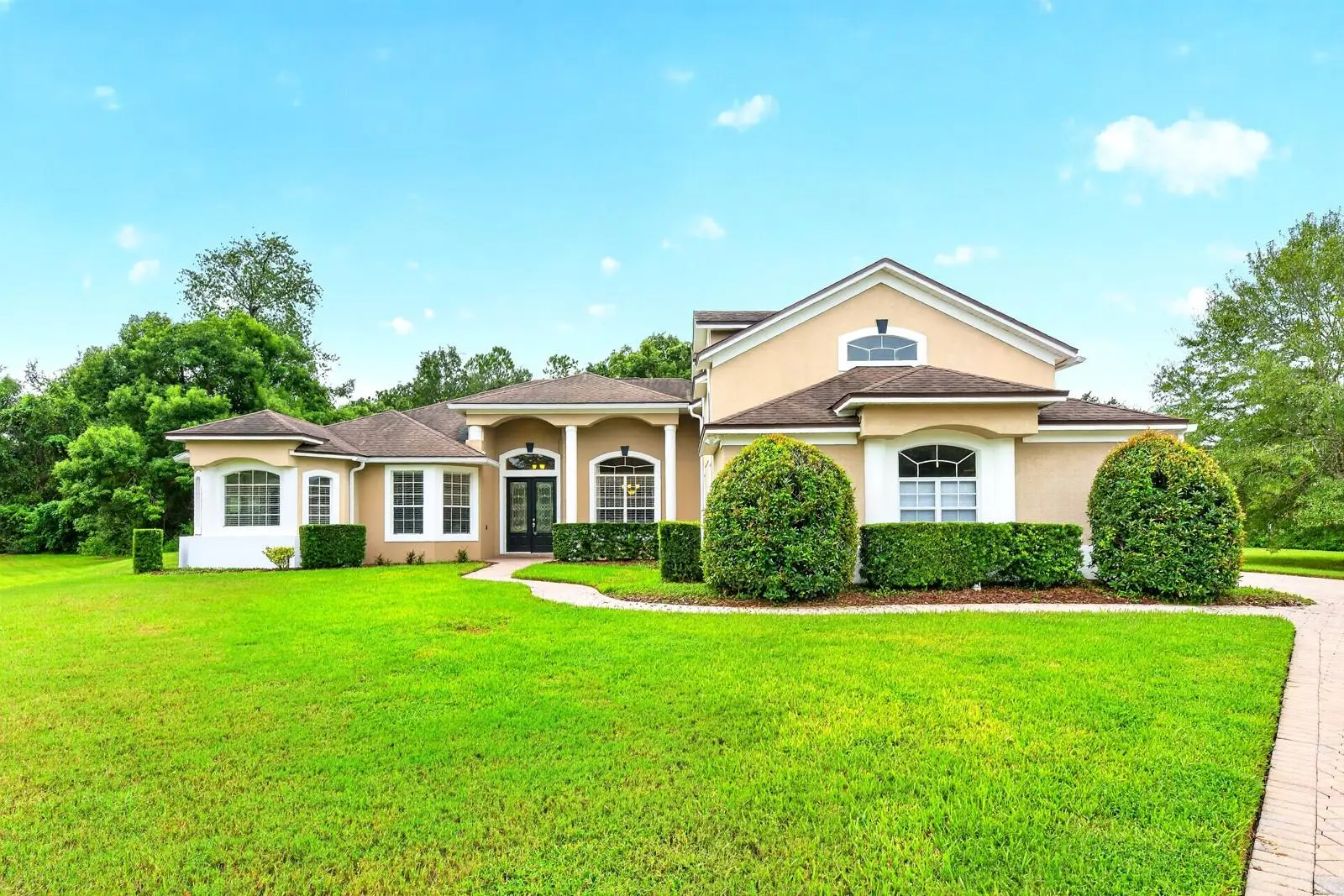 609 Viana Court, FL