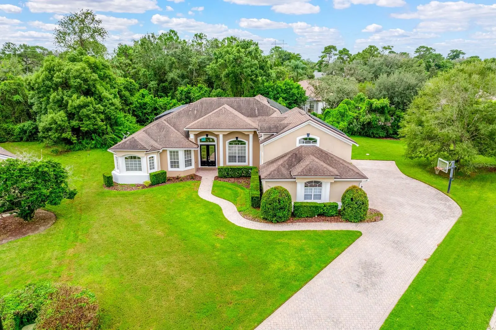 609 Viana Court, FL