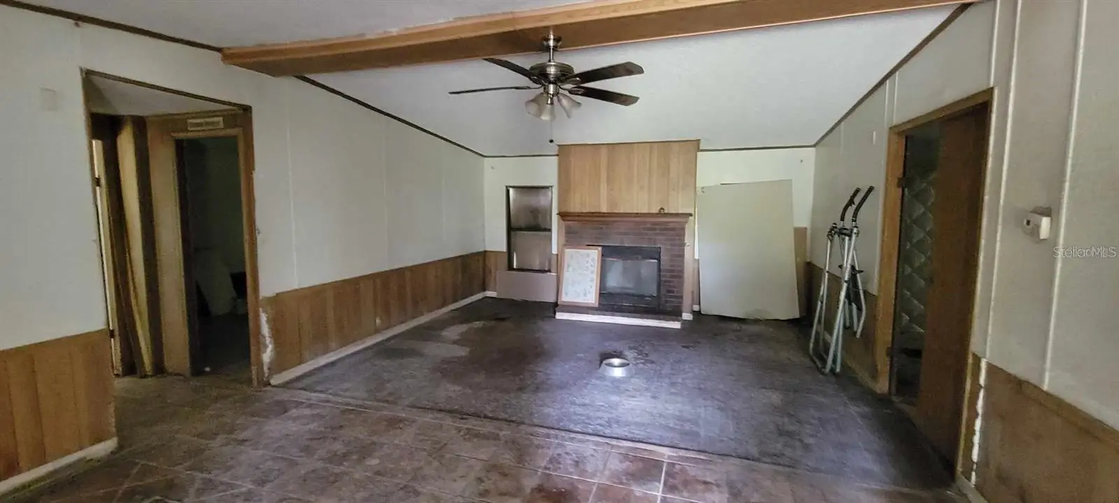 4855 Round Lake, FL