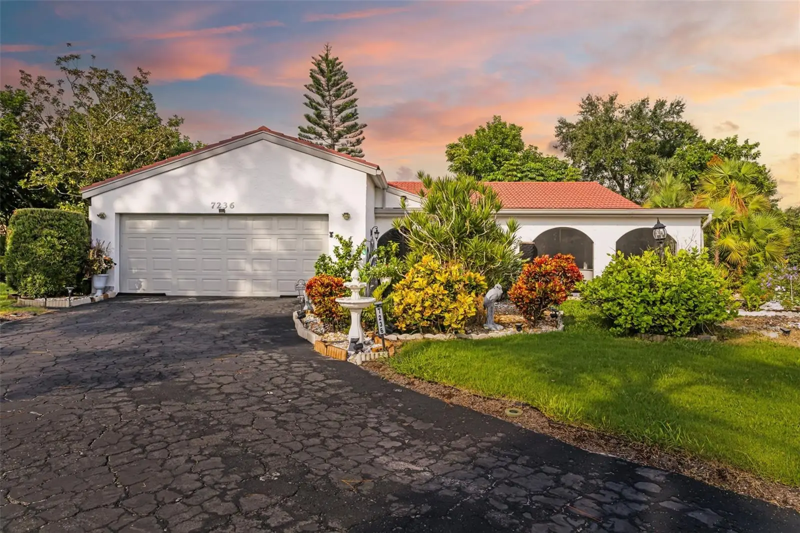 7236 Las Casas Dr, FL
