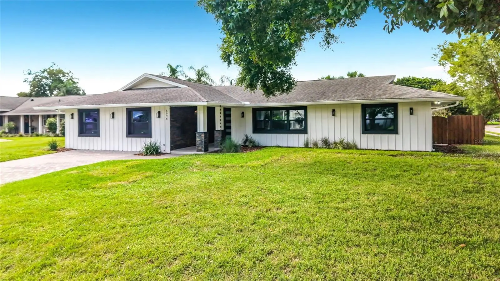 5096 The Oaks Circle, FL