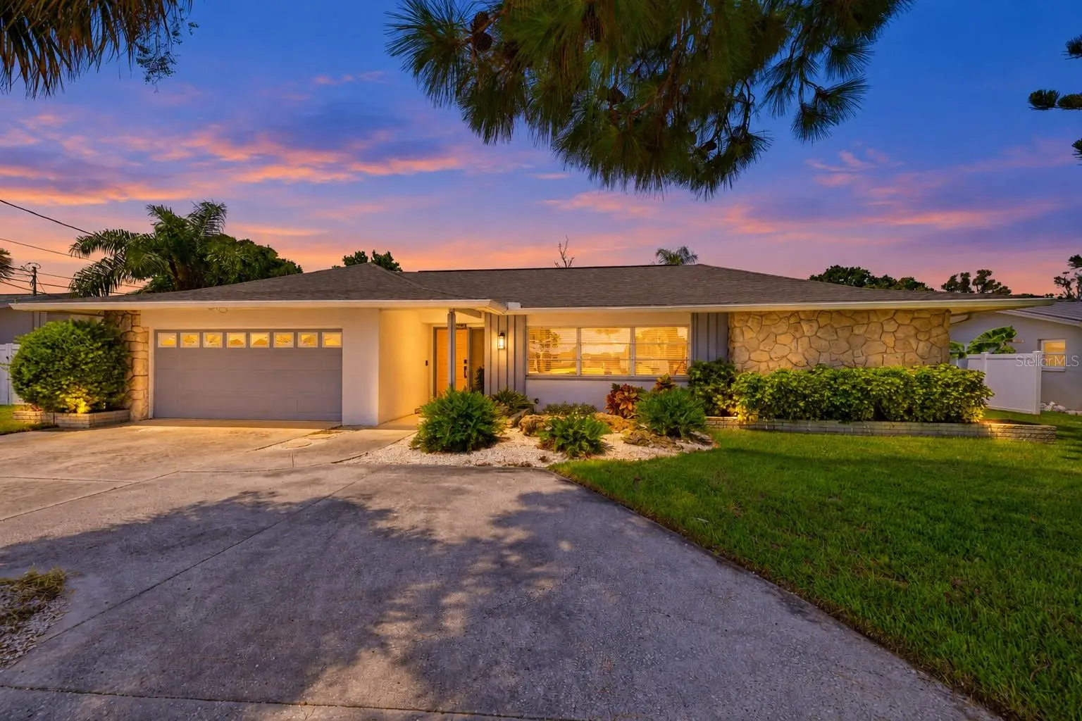 9542 Oakhurst Road, FL