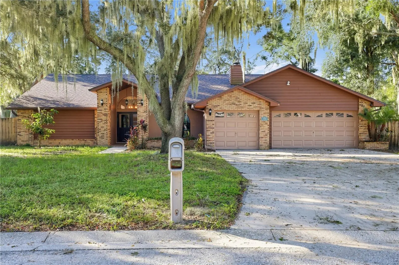 1005 Hollyberry Court, FL