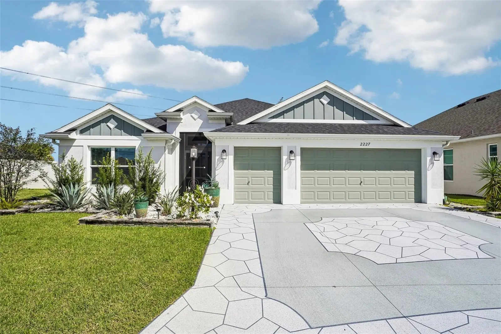 2227 Landrea Loop, FL