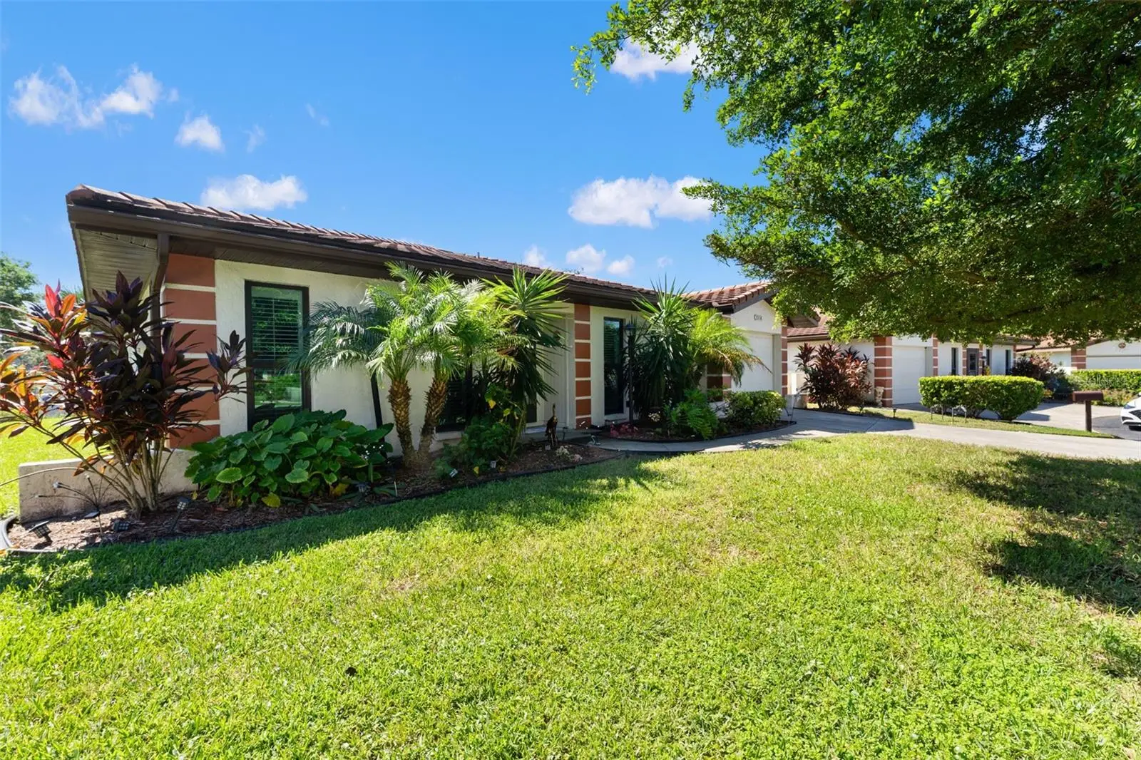 3004 Vivienda Drive, FL