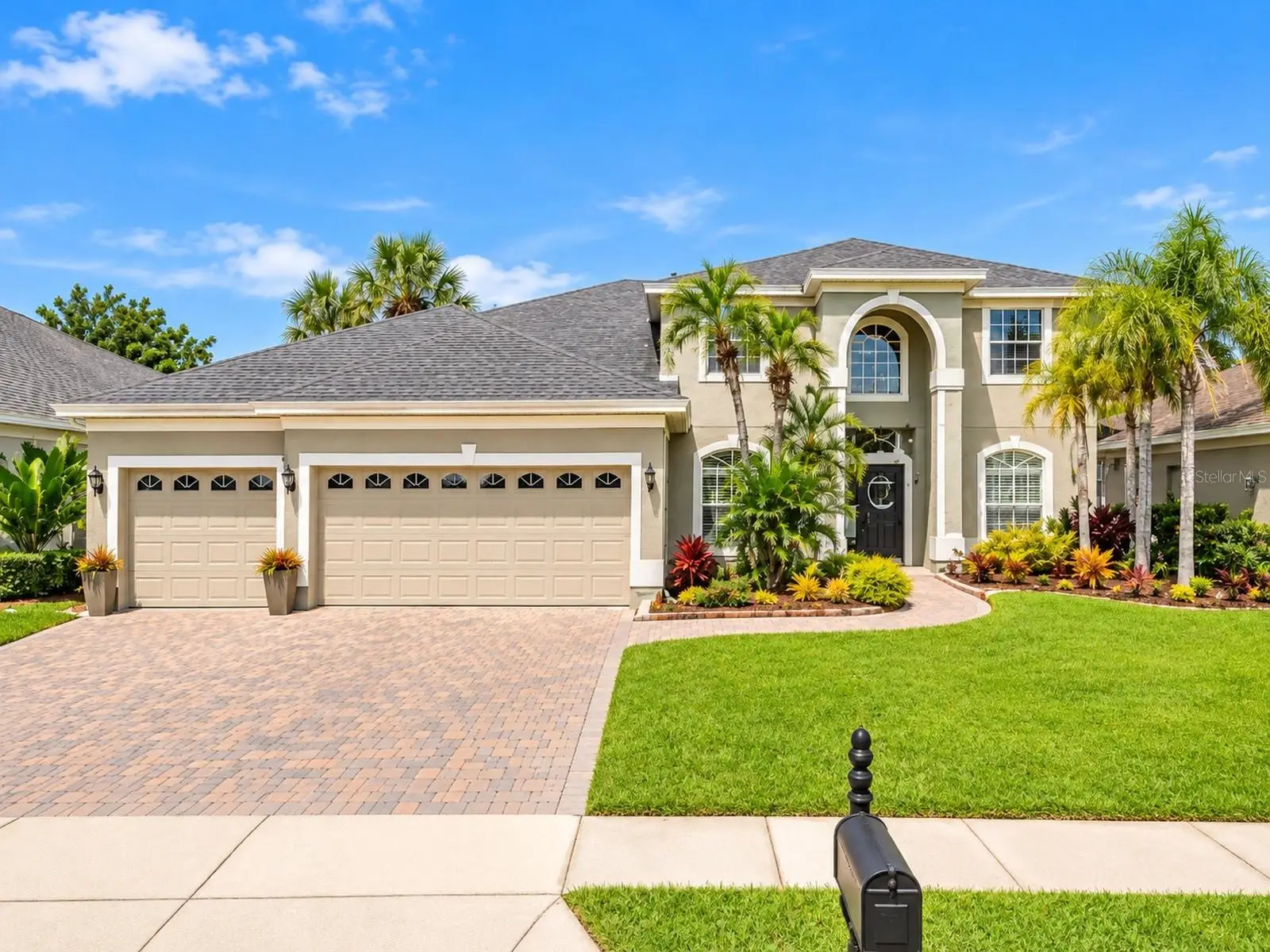 2927 Curving Oaks Way, FL