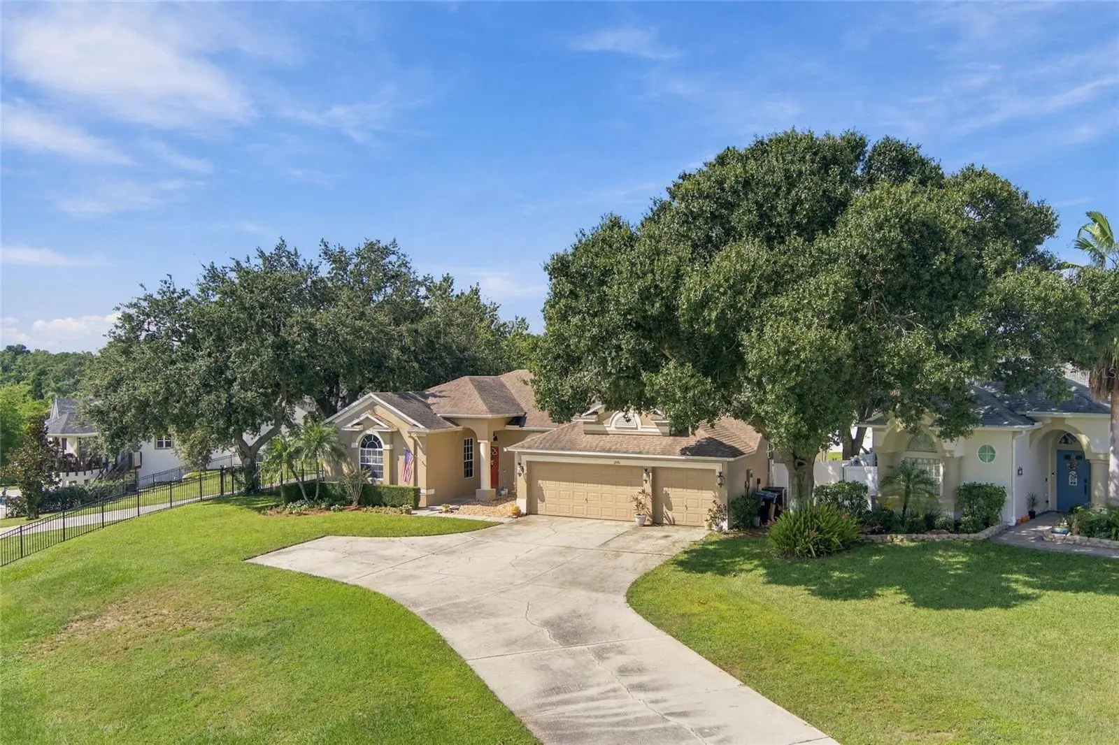 270 Lake Darby Place, FL