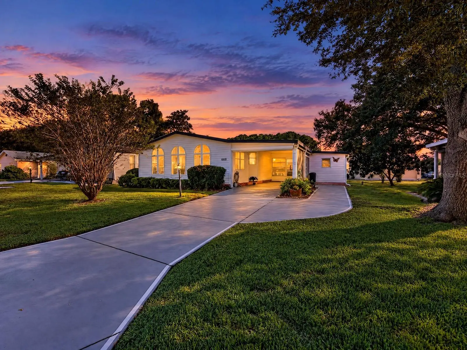660 Rainbow Boulevard, FL