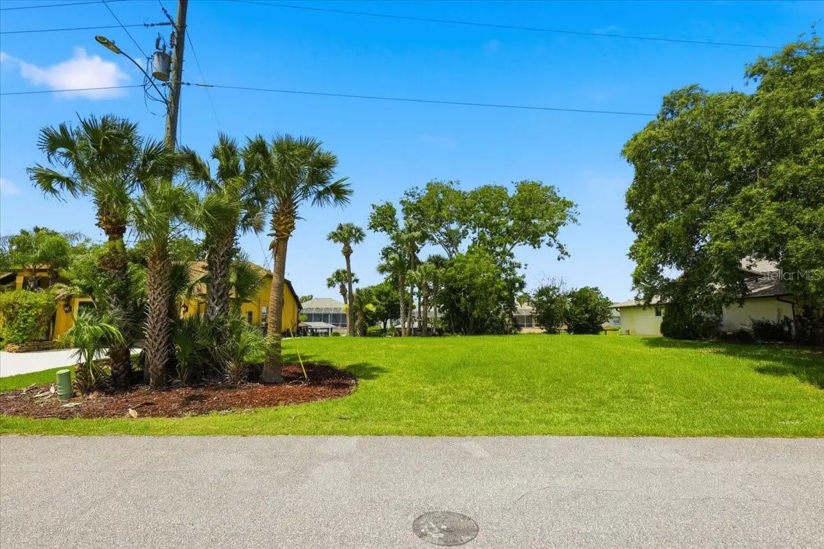 27 Cottonwood Court, FL