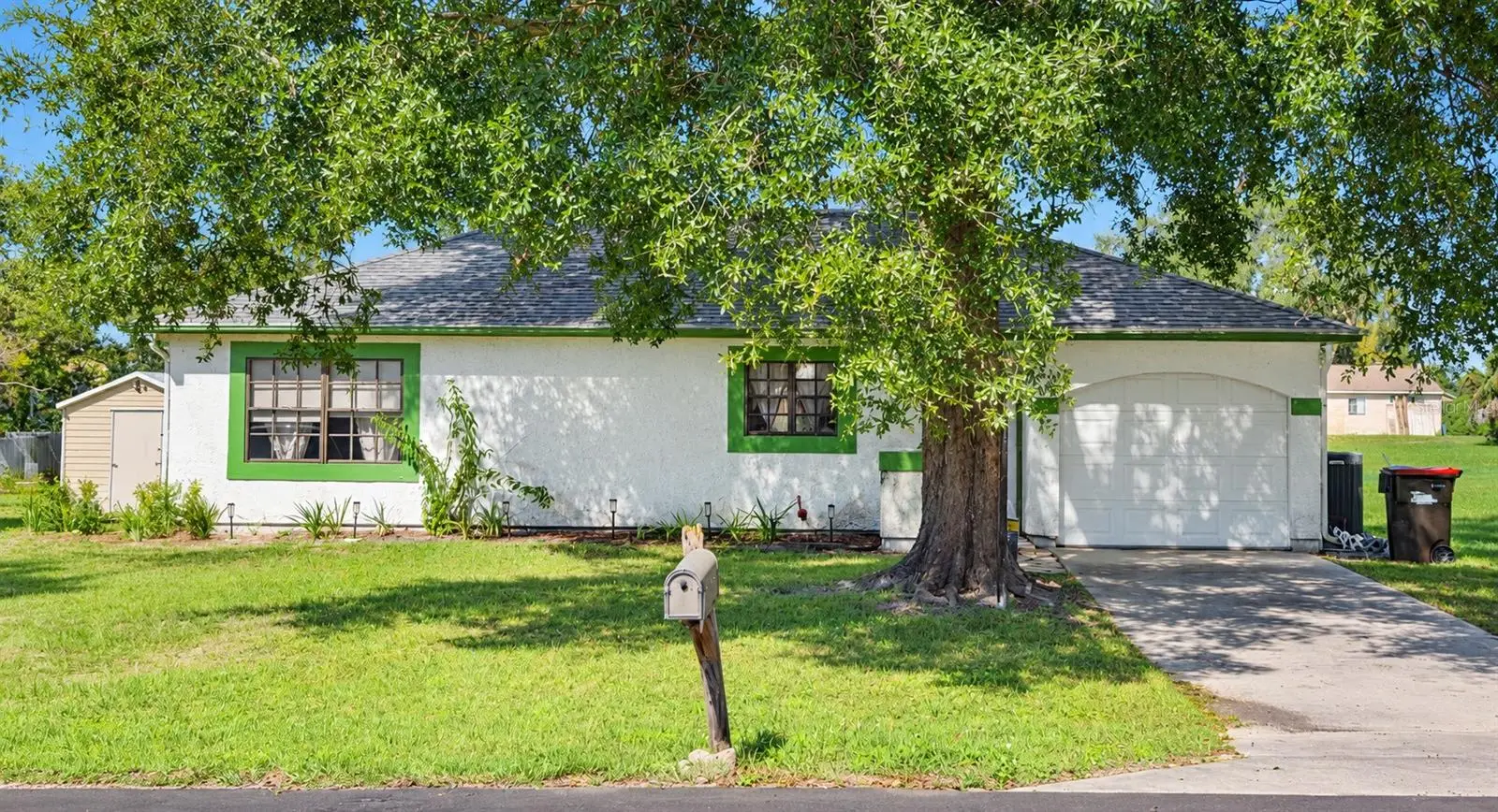 319 Oak Track Pass, FL