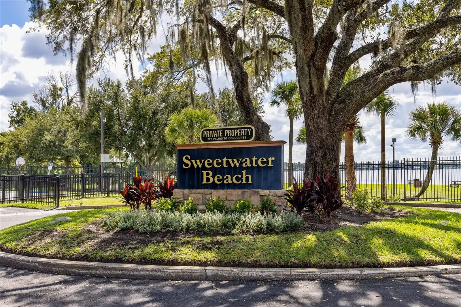 207 Royal Oaks Circle, FL