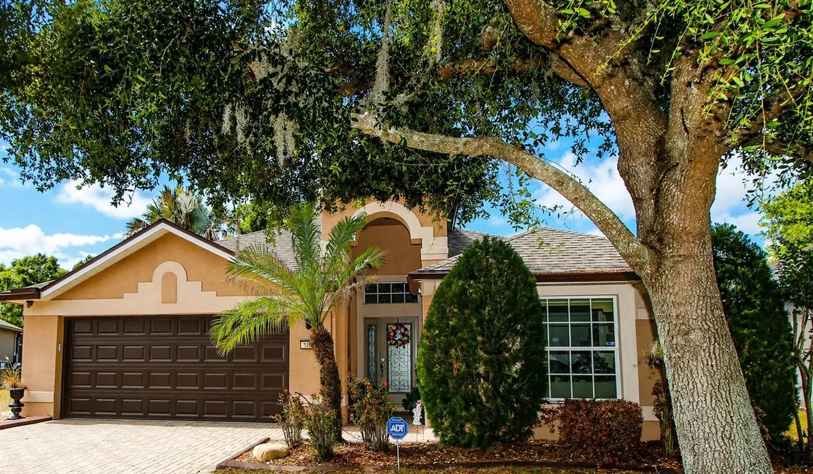 516 Lago Loop, FL