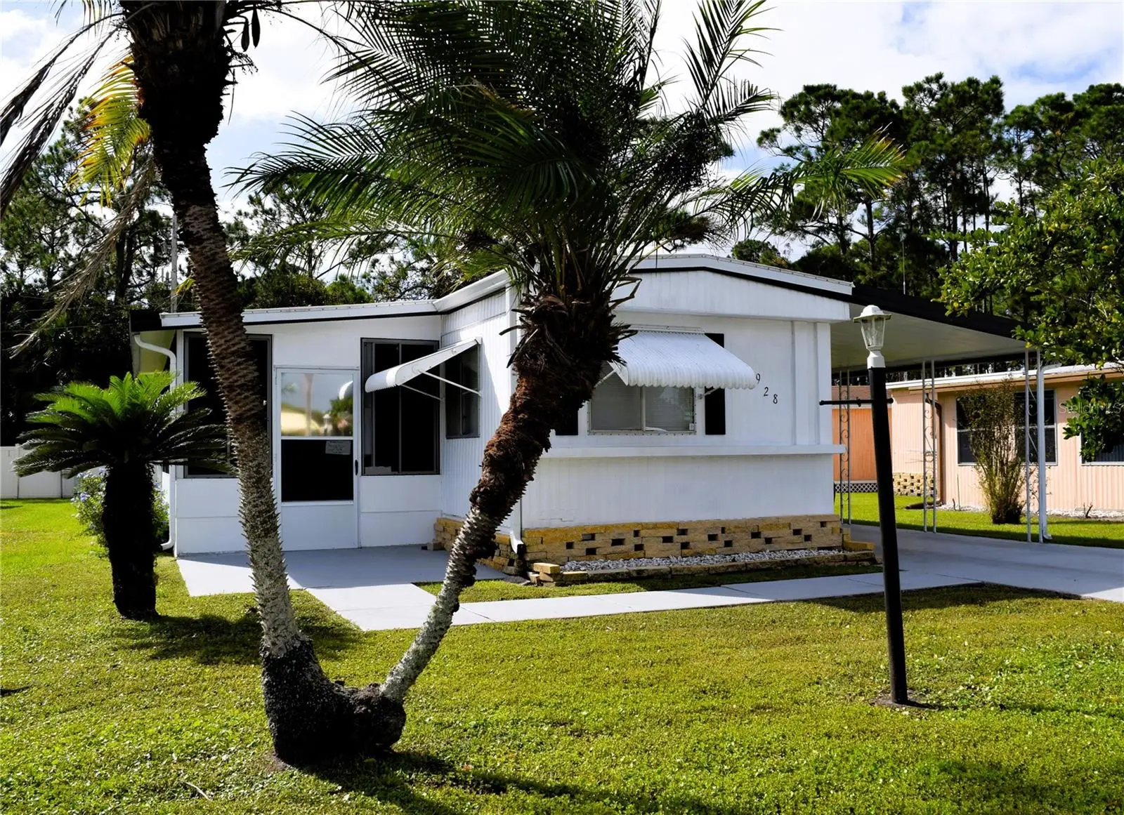 928 Blue Heron Boulevard, FL