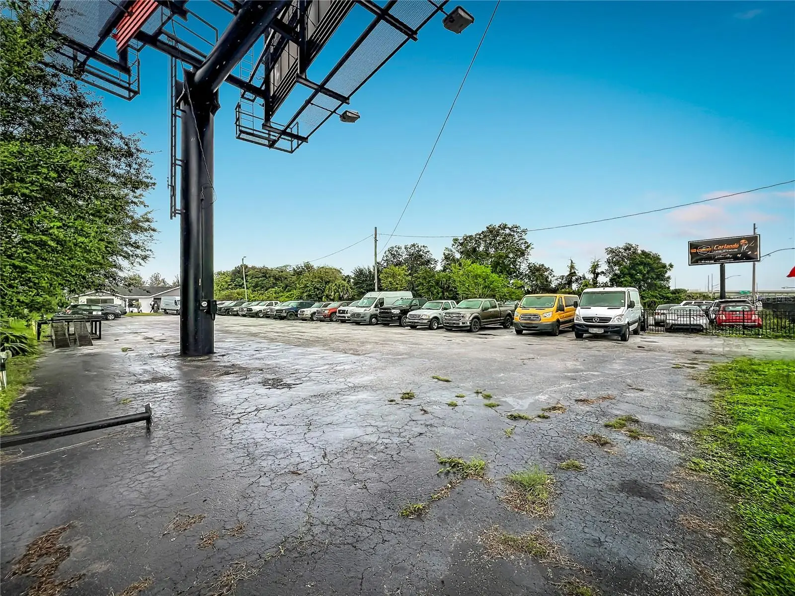 690 Semoran Boulevard, FL