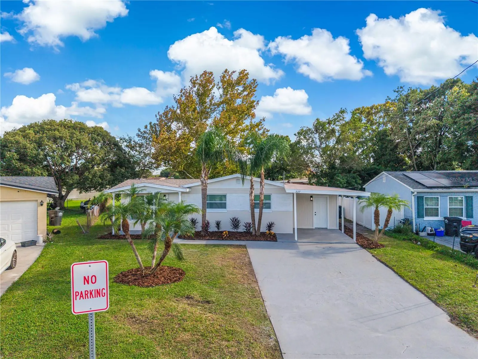 327 Amador Circle, FL