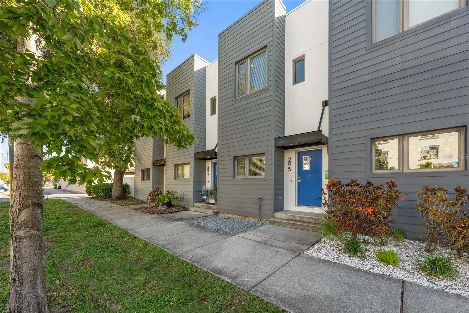 295 7th Street, FL