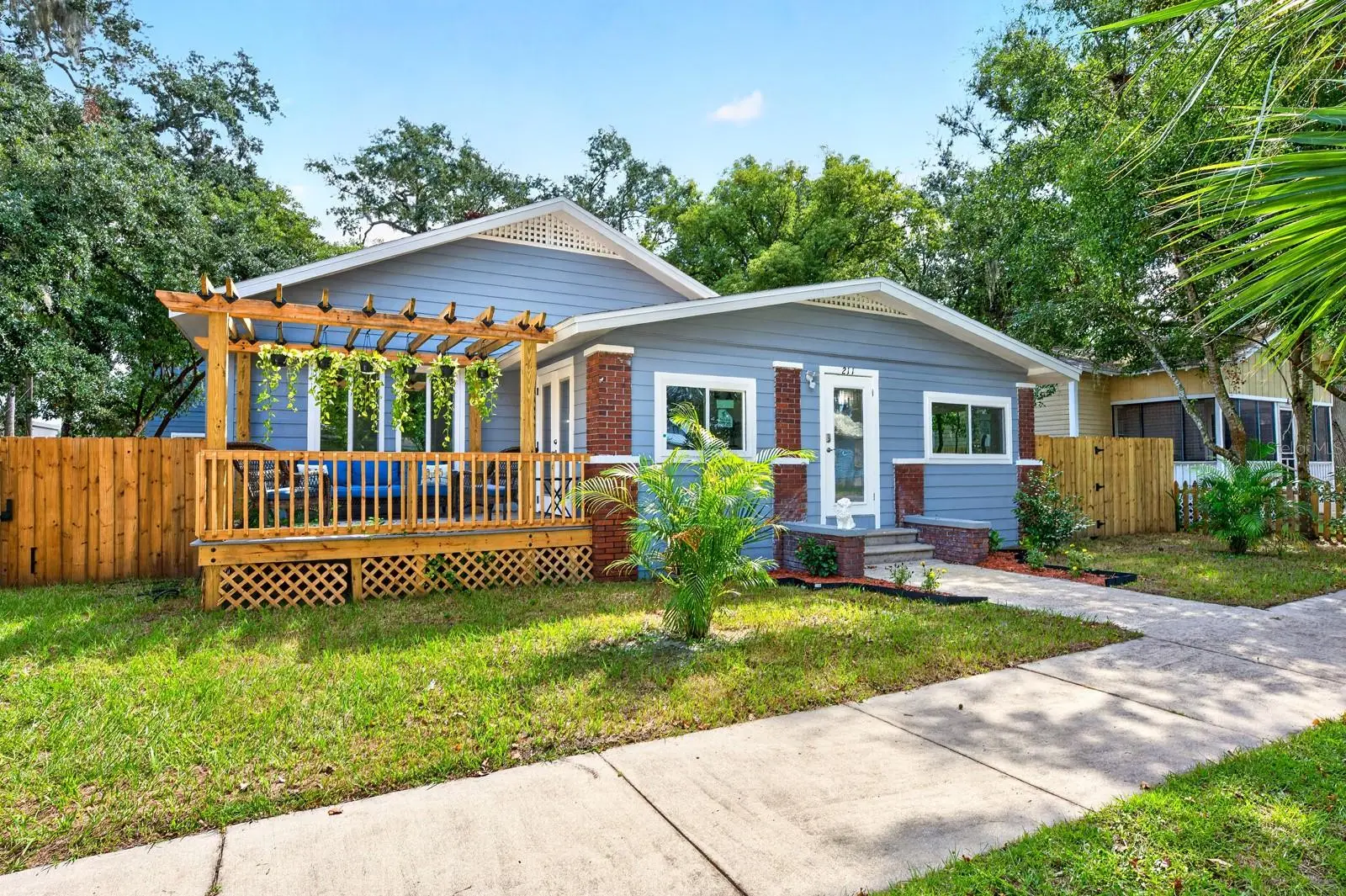 211 Maple Avenue, FL