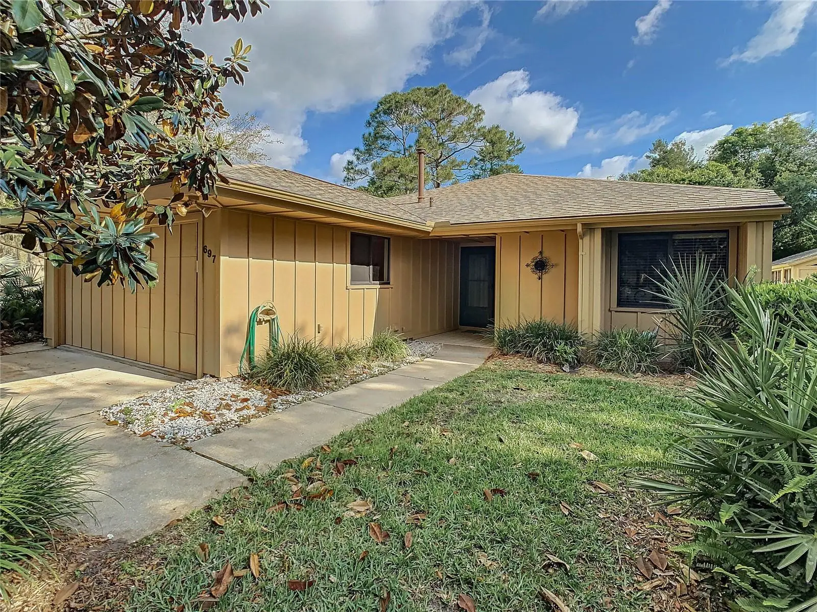 697 Saint Andrews Circle, FL