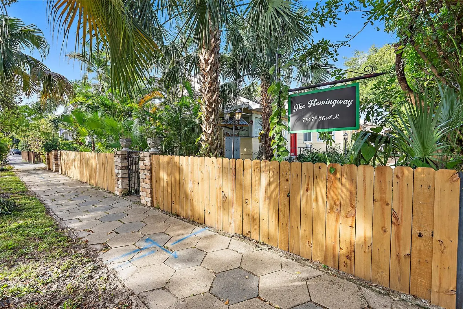 712 7th Street, FL