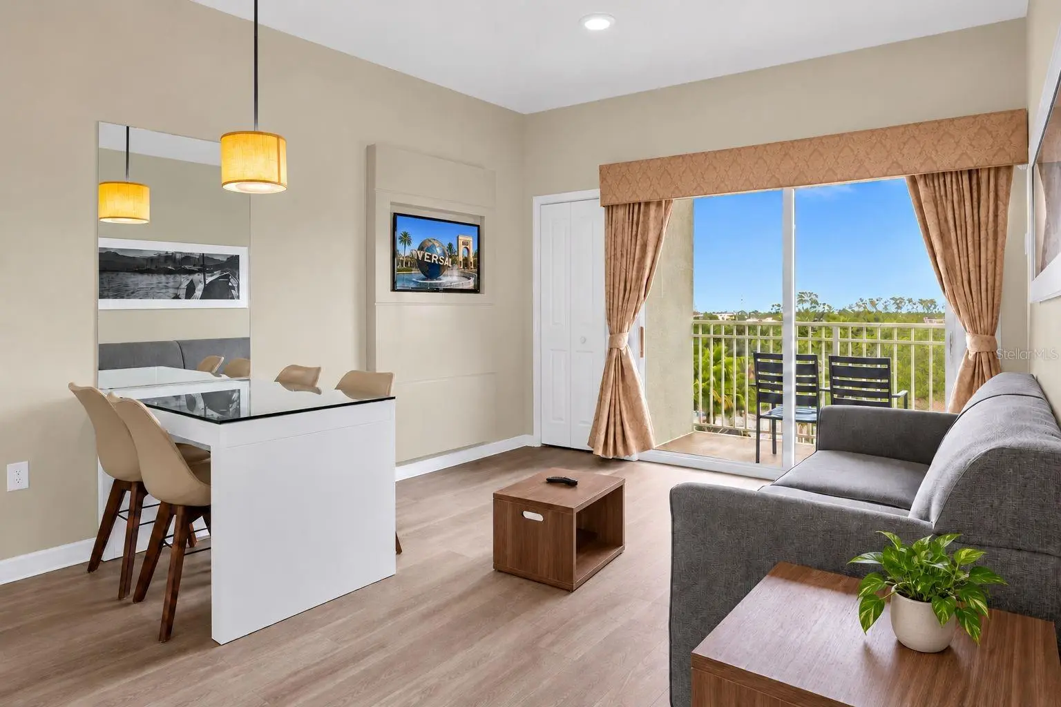 7395 Universal Boulevard, FL