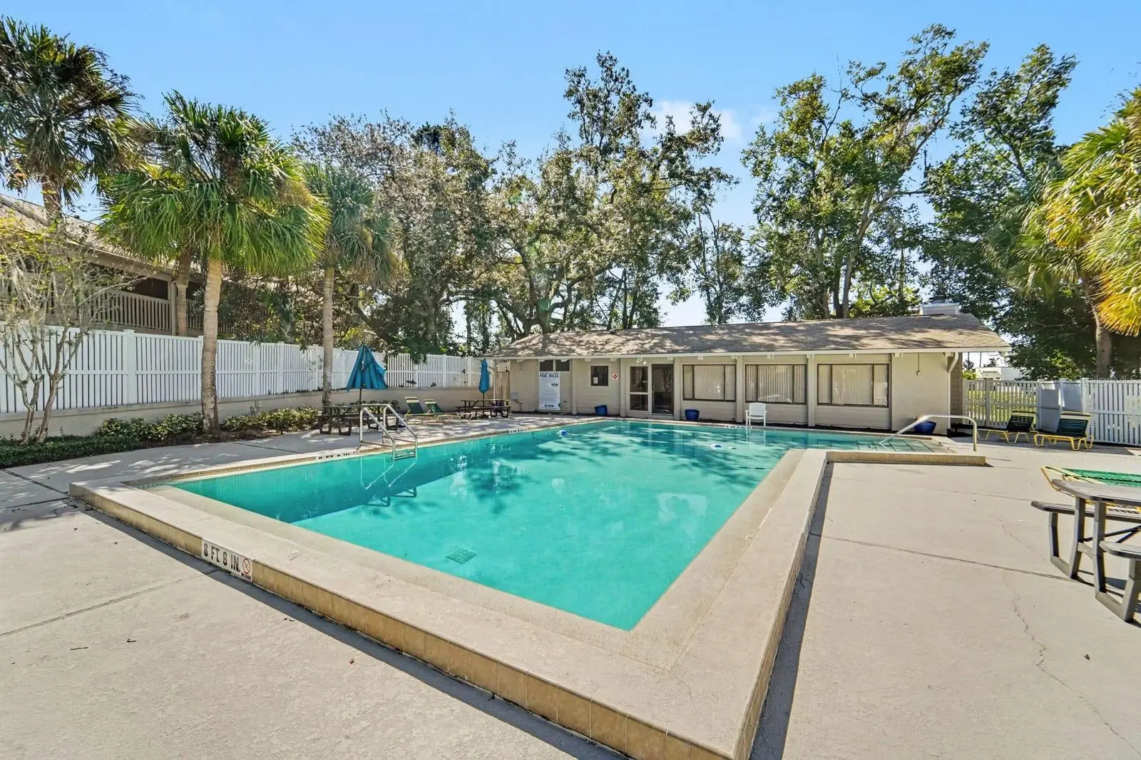 143 Crown Point Circle, FL