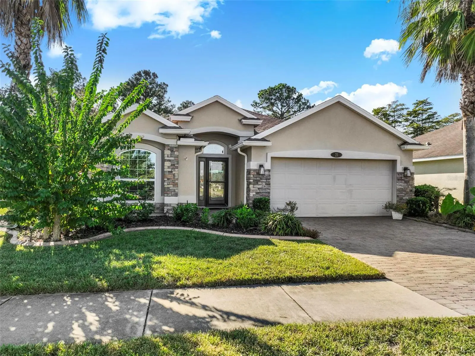 21 Arrowhead Drive, FL