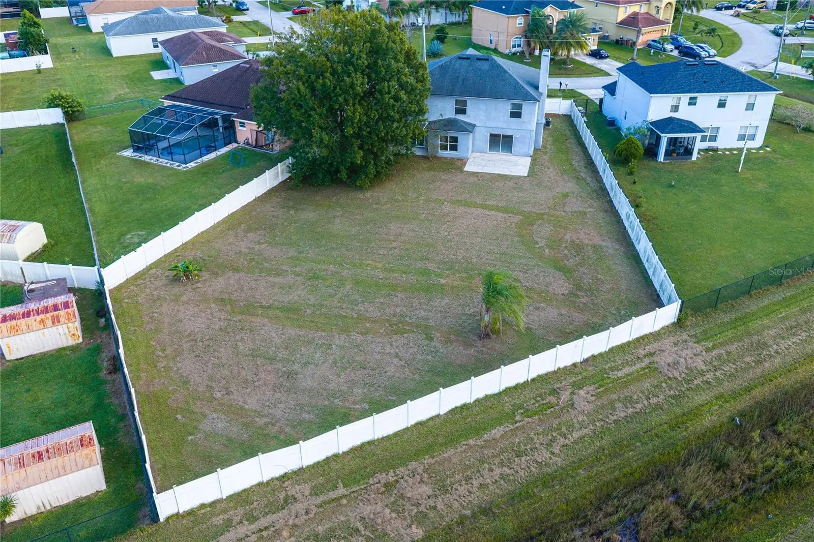 341 Aylesbury Court, FL