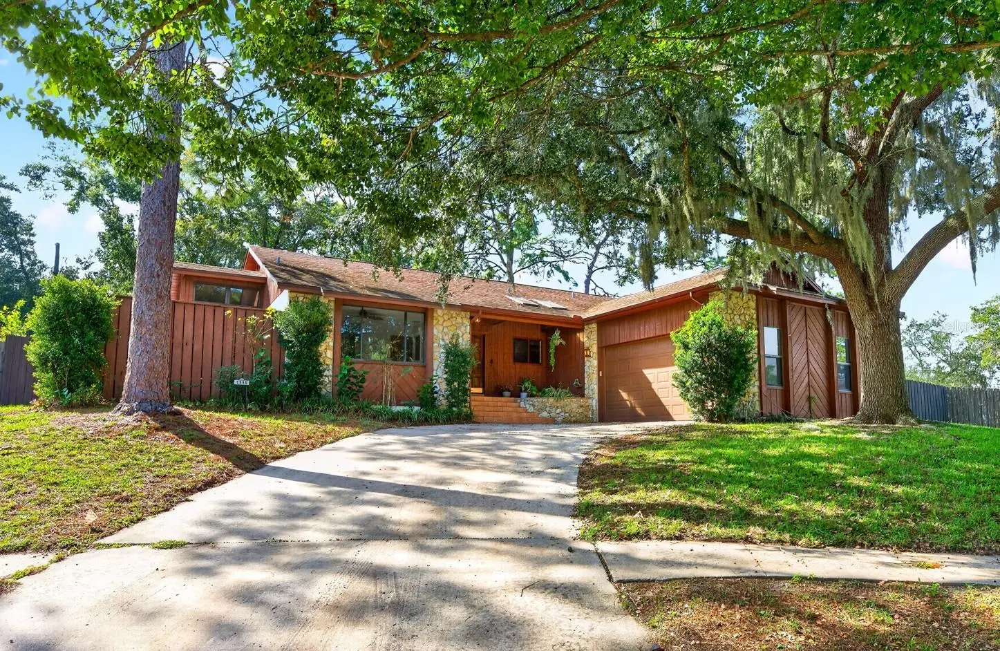 1110 Pine Oaks Court, FL