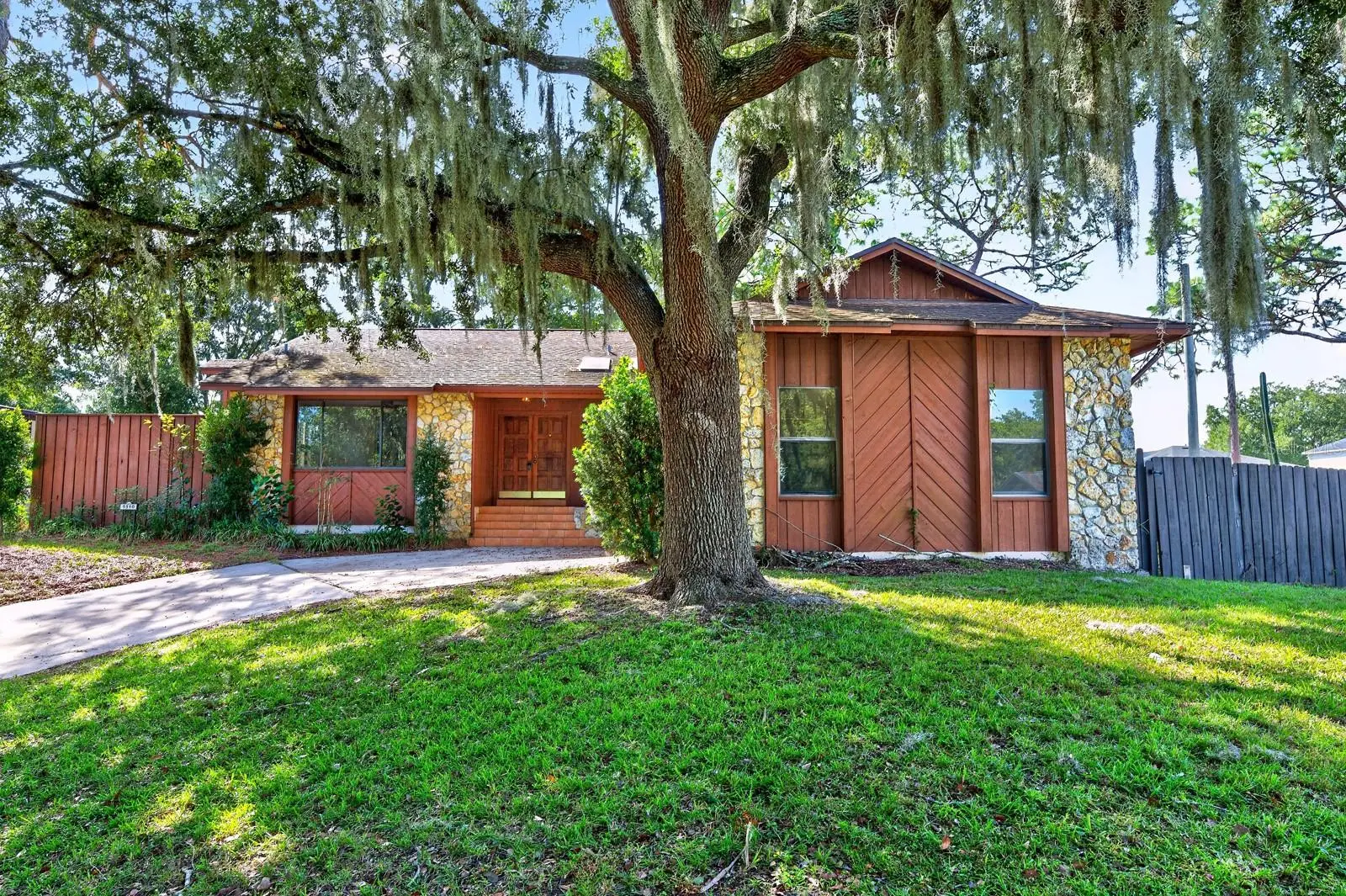 1110 Pine Oaks Court, FL