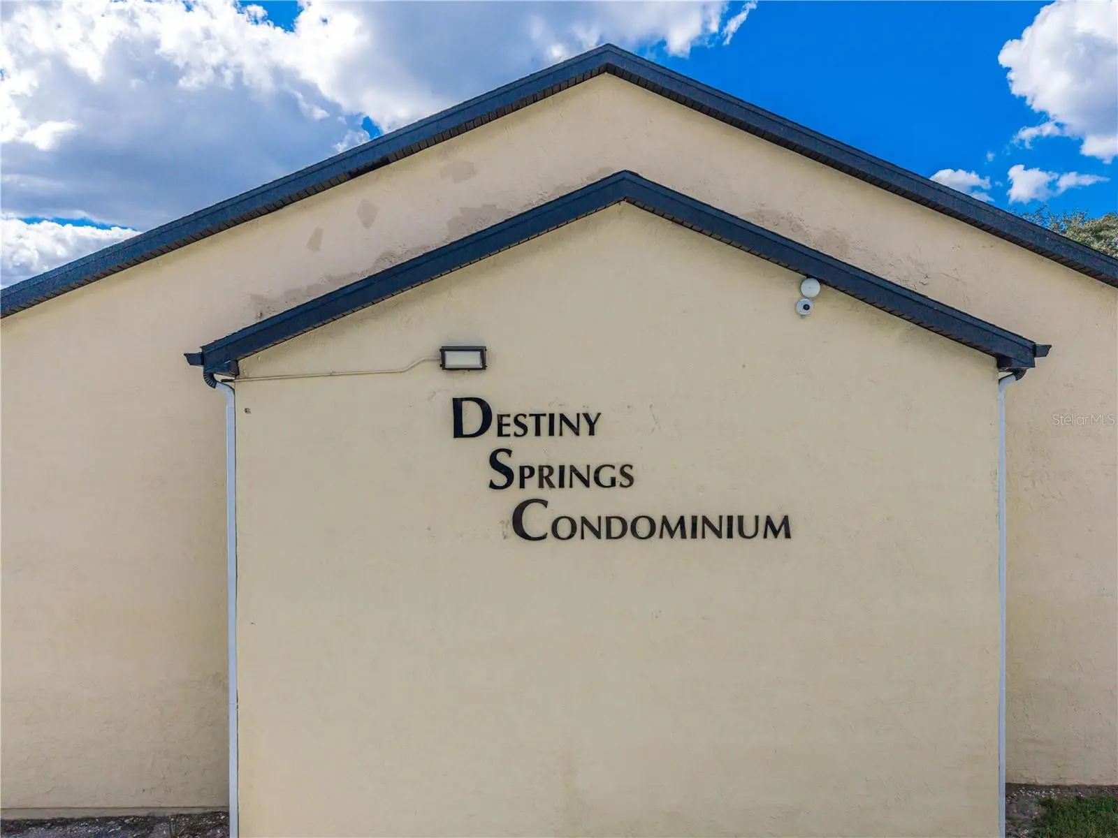 910 Lake Destiny Road, FL