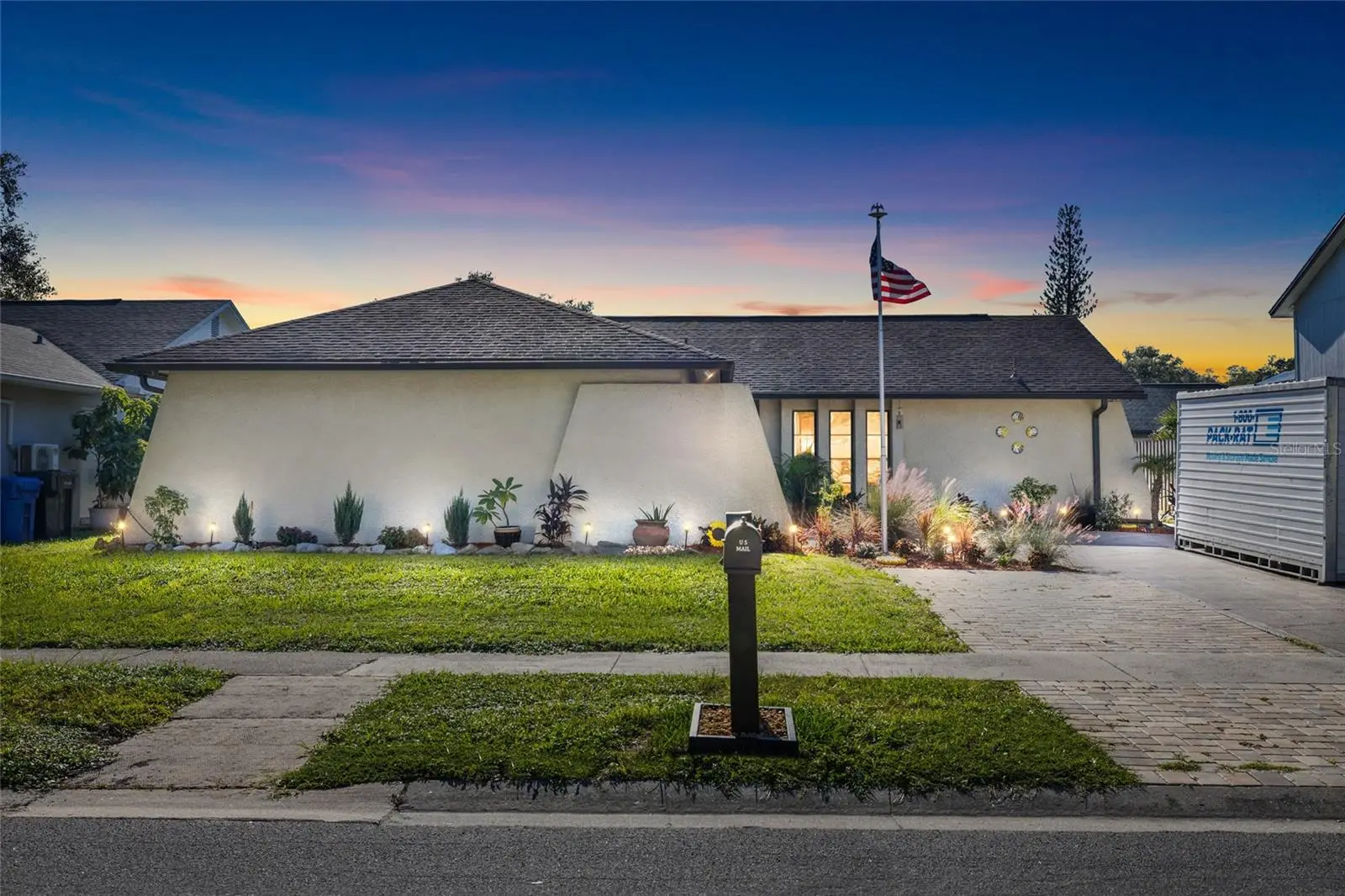 16124 Ravendale Drive, FL