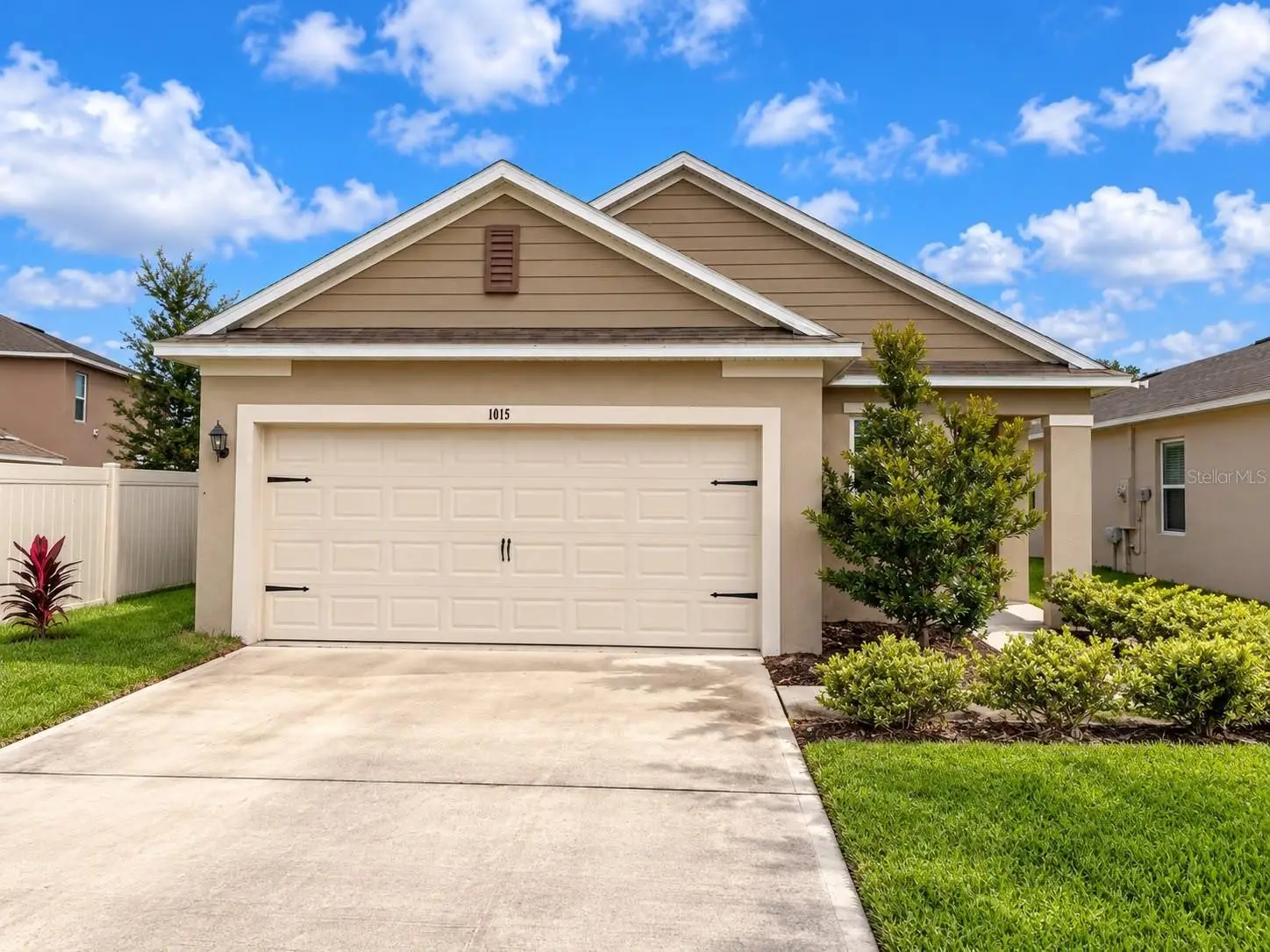 1015 Victoria Parc Avenue, FL