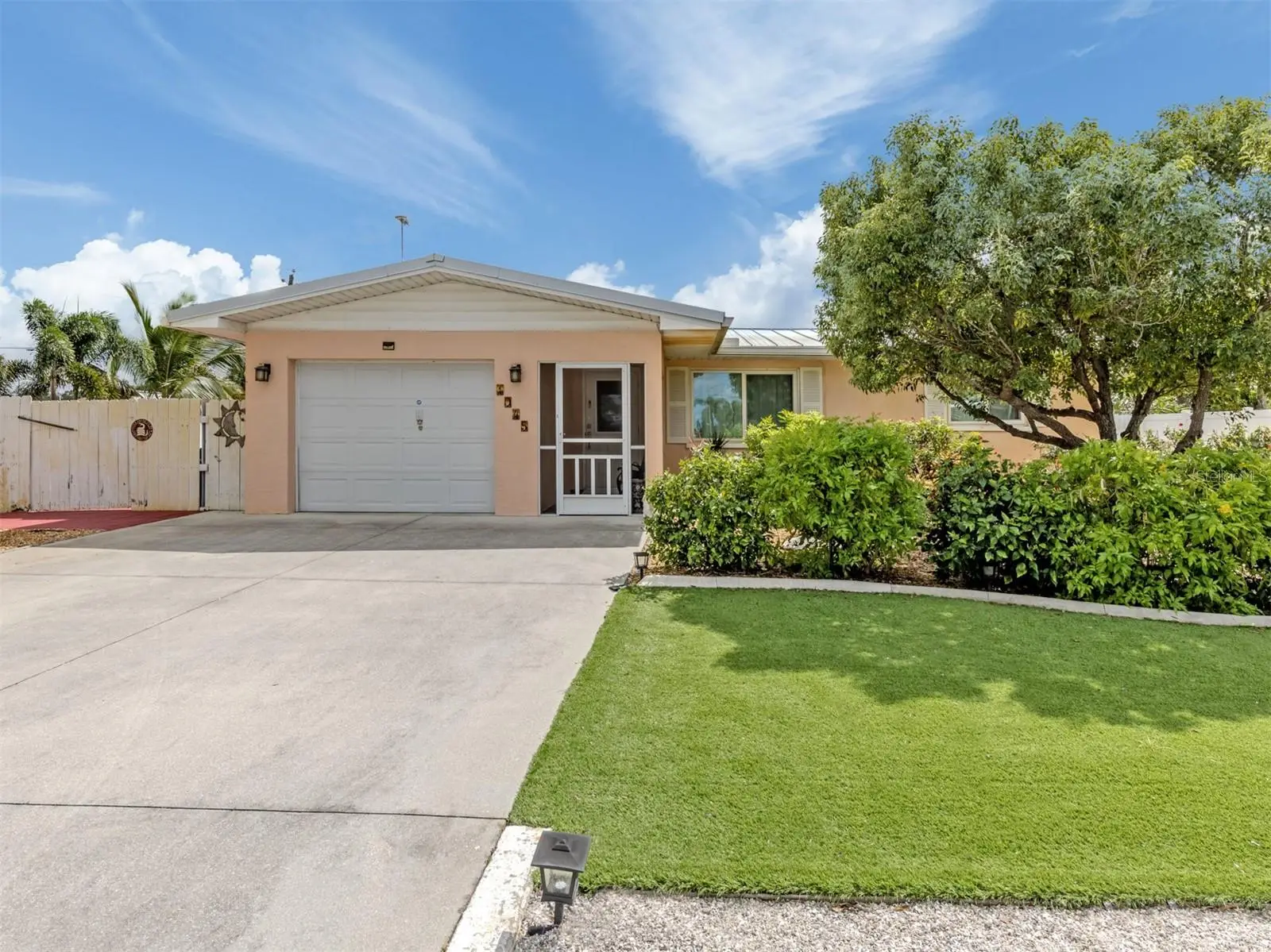 1045 Falcon Road, FL
