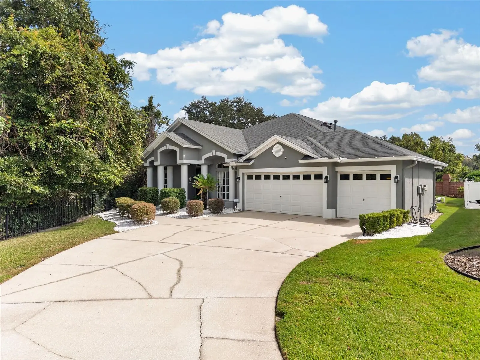 18211 Wimbledon Green Place, FL